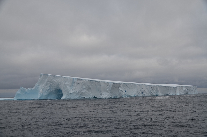 002_Antarctica_Peninsula_Iceberg.JPG
