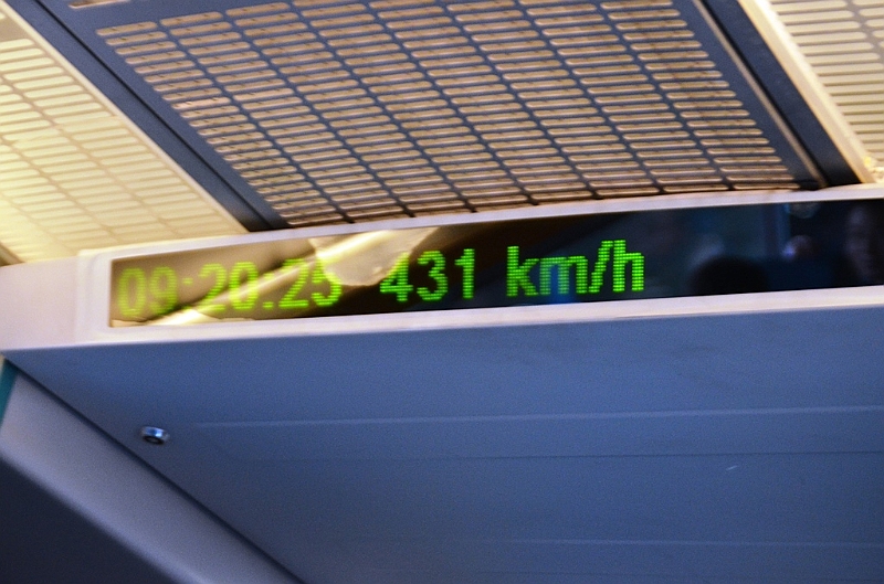 004_China_Shanghai_Transrapid.JPG