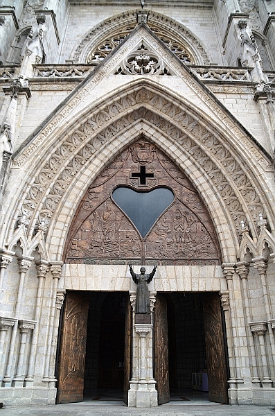 005_Ecuador_Quito_La_Basilica.JPG
