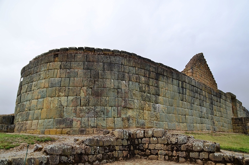 437_Ecuador_Inka_Monuments_Ingapirca.JPG