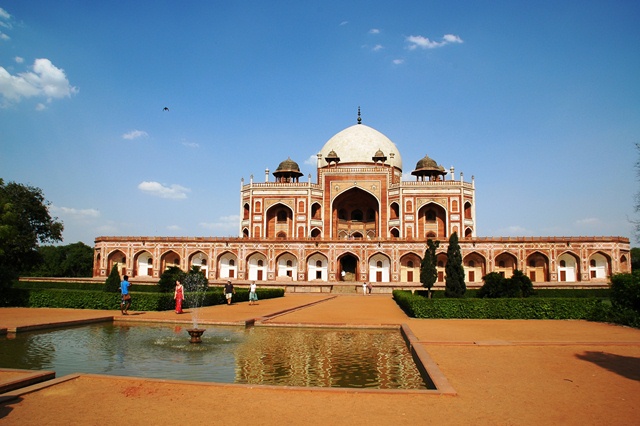 033_India_New_Delhi_Humayuns_Tomb.JPG