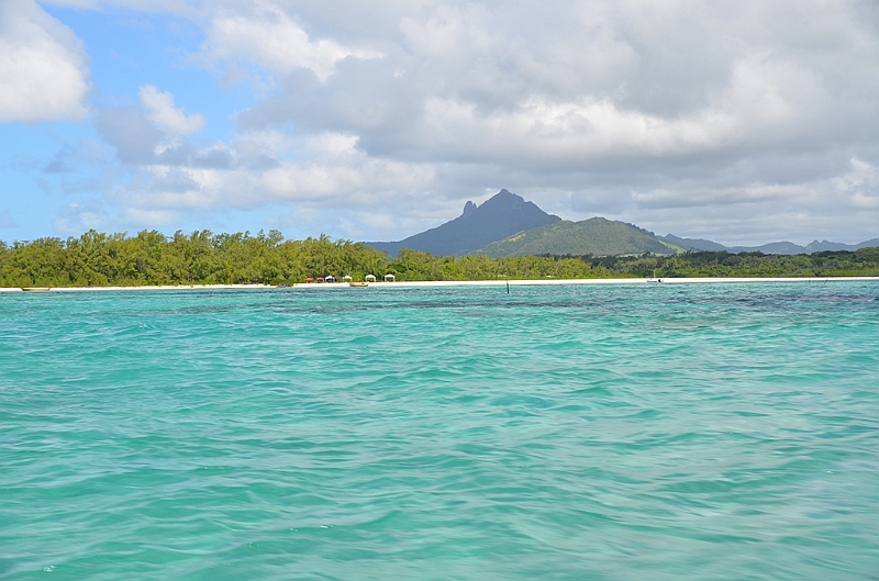 002_Mauritius_East_Ile_aux_Cerfs.JPG