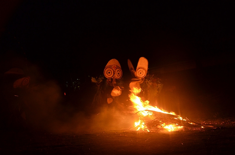 237_Papua_New_Guinea_Rabaul_Baining_Fire_Dancers.JPG