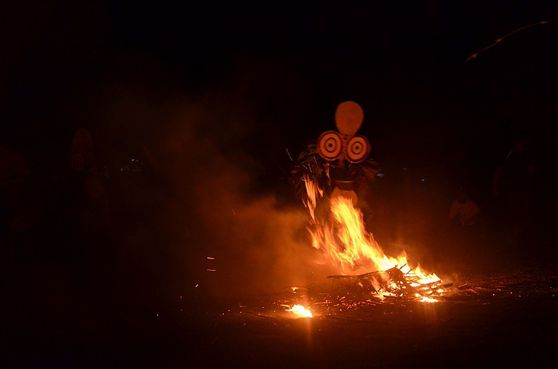 238_Papua_New_Guinea_Rabaul_Baining_Fire_Dancers.JPG