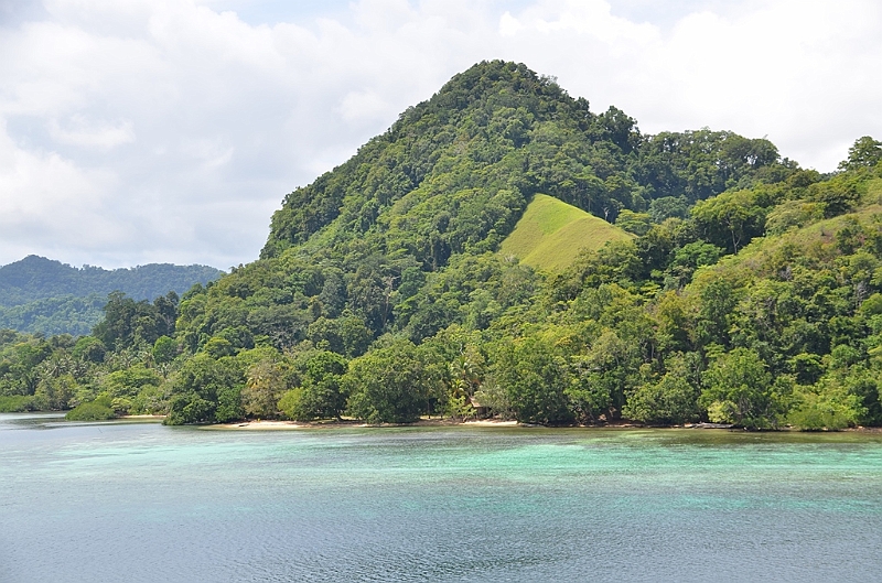 017_Solomon_Islands_Roderick_Bay.JPG