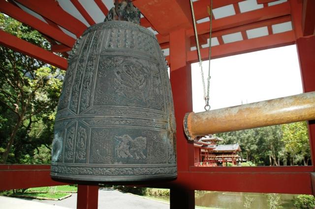 109_USA_Hawaii_Oahu_Valley_of_the_Temples_Byodo_In.JPG