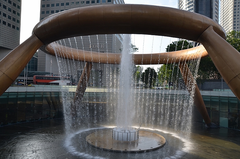 014_Singapore_Suntec_Fountain_of_Wealth.JPG