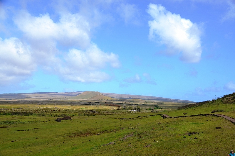 178_Chile_Easter_Island_Rano_Raraku.JPG