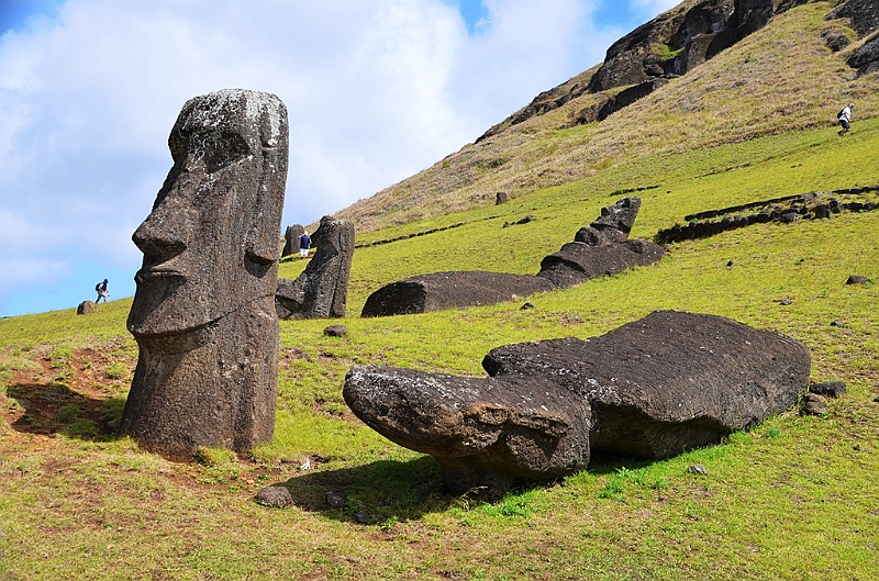205_Chile_Easter_Island_Rano_Raraku.JPG