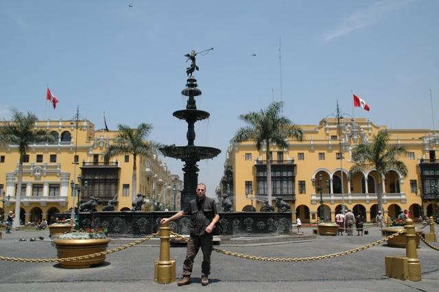 011_Peru_Lima_Plaza_de_Armas_Privat.JPG
